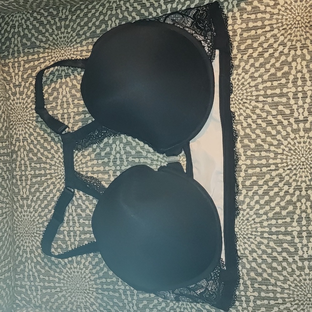 Torrid Curve 44D front closure bra in black and tan